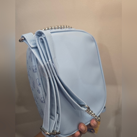 Disney’s Stitch Camera BagLight blue camera bag featuring Stitch, a chain strap - Picture 6 of 7